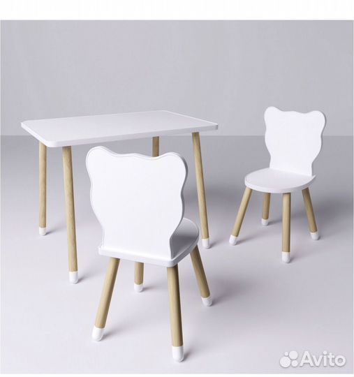 Стол и стулья