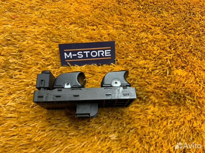 Блок управления стеклоподъемниками передний правый