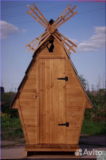 Уличный туалет деревянный