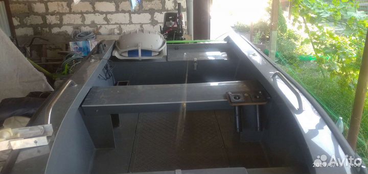 Моторная лодка из пнд