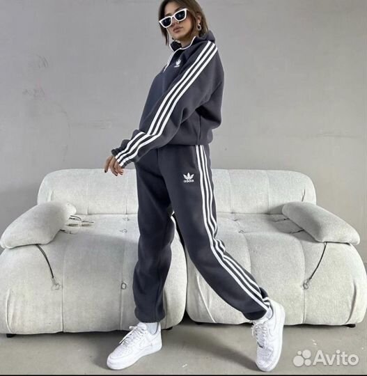 Спортивный костюм adidas женский