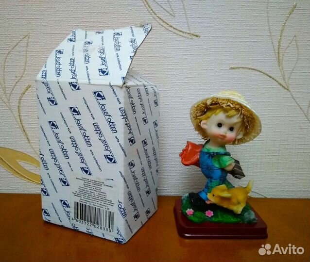 Мальчик с собакой керамическая фигурка