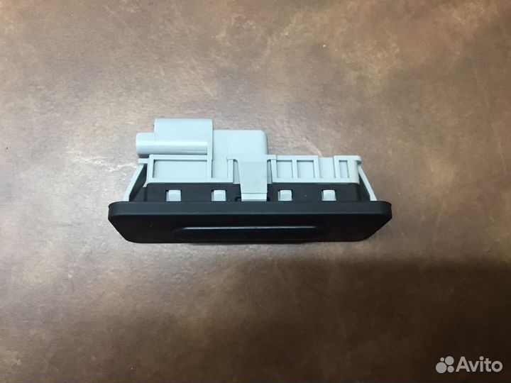 Кнопка открывания багажника Лада Гранта