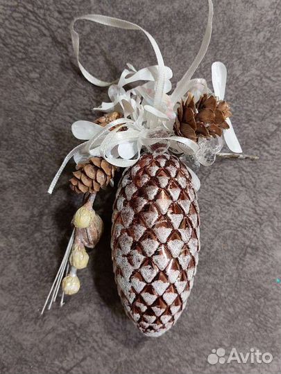 Новогодние игрушки шишка золотая, красная, декор