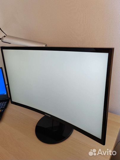 Монитор Samsung C24F390FHI