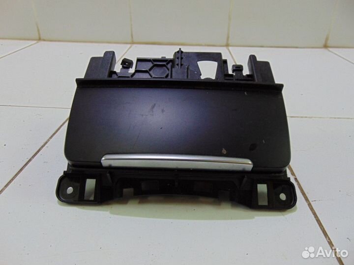 Пепельница центральной консоли Audi Q5 8RB 3.2L