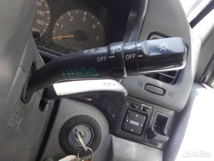 Гитара света правая Toyota Hiace Regius KCH46