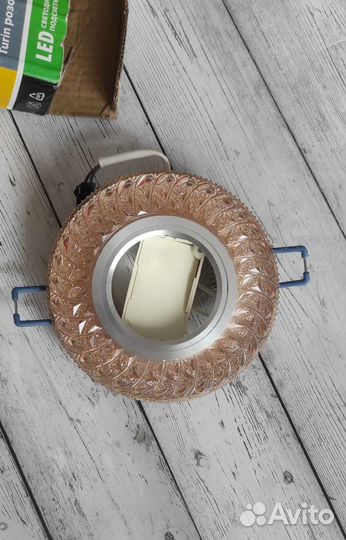 Светильник встраиваемый