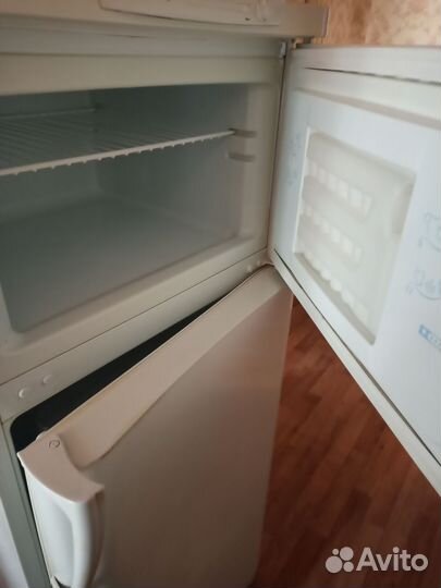 Холодильник бу Indesit