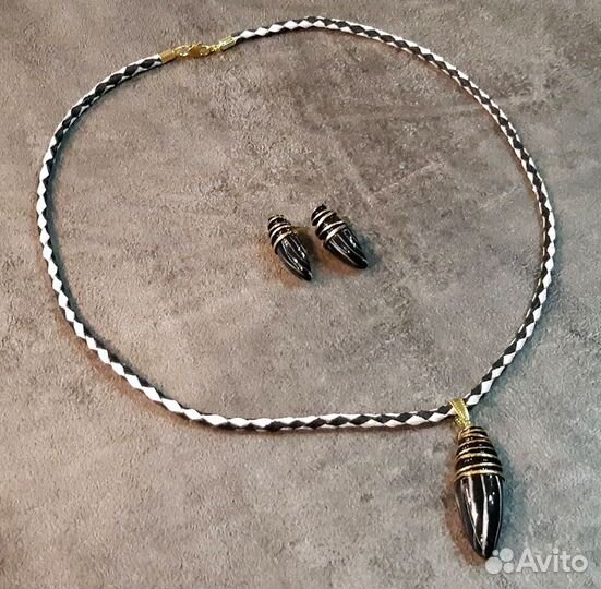 Комплект украшений из натуральной кожи 