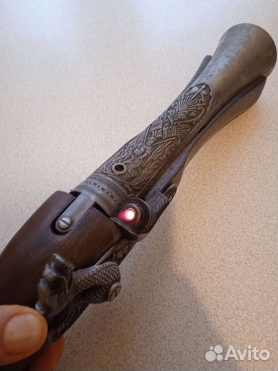 Винтажная зажигалка