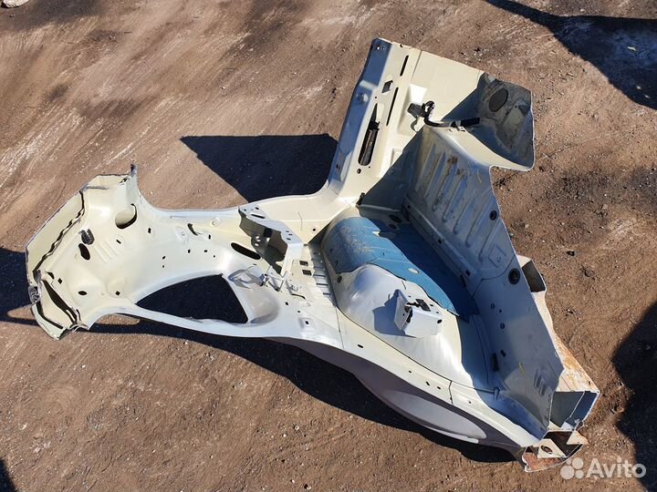 Крыло заднее правое четверть Citroen C3 ситроен С3