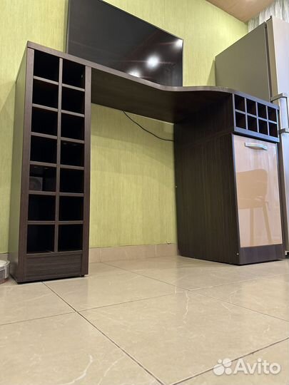 Барная стойка и винный шкаф