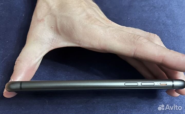 Продам iPhone 11 на 64г