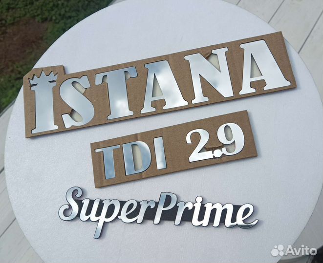 Лазерная резка оргстекла и дерева