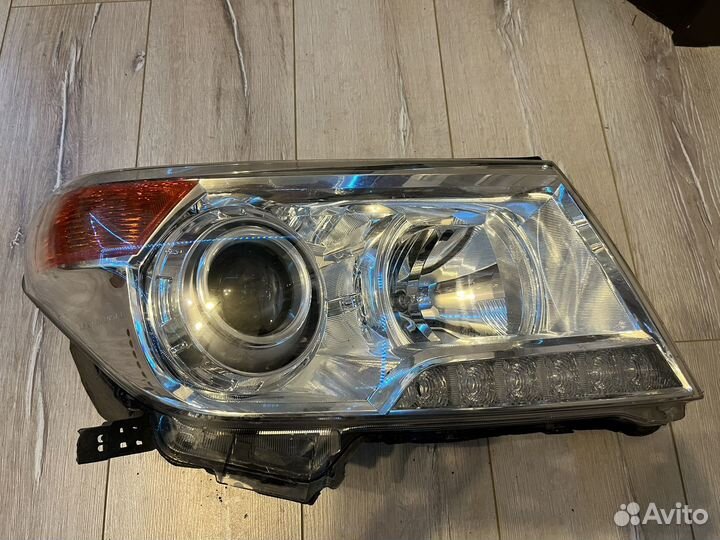 Правая фара toyota land cruiser 200