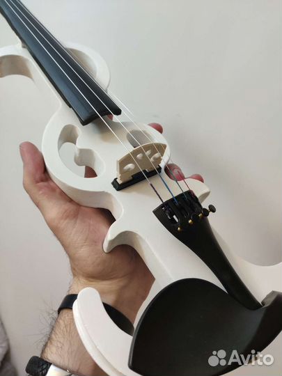 Электроскрипка 4/4 + кеис + Смычок