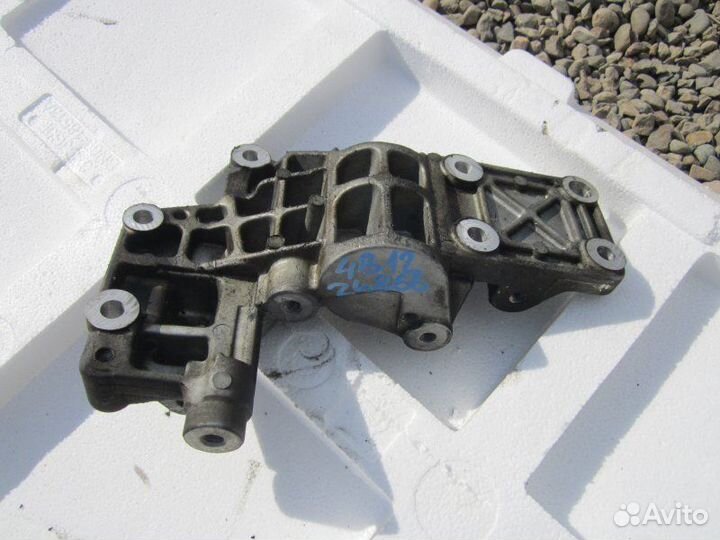 Кронштейн Mitsubishi Outlander CW5W 4B12