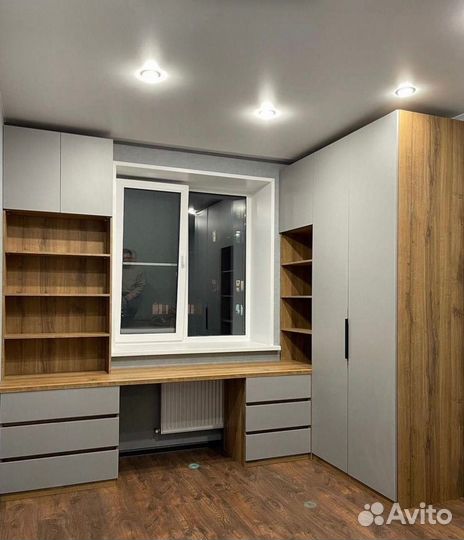 Стол компьютерный под окно на заказ