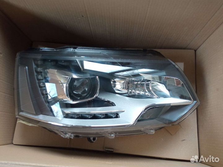 Фара Volkswagen multivan правая