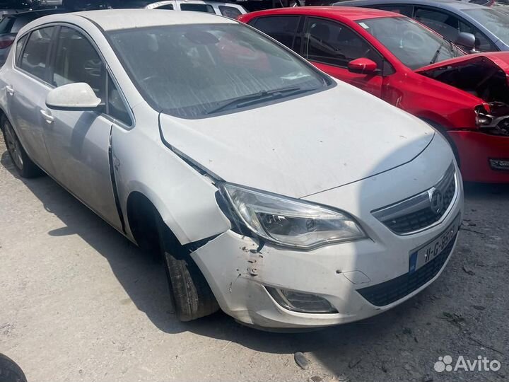 Радиатор интеркулера opel astra J 2011