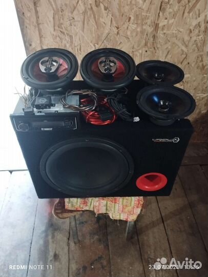 Акустические колонки в автомобиль