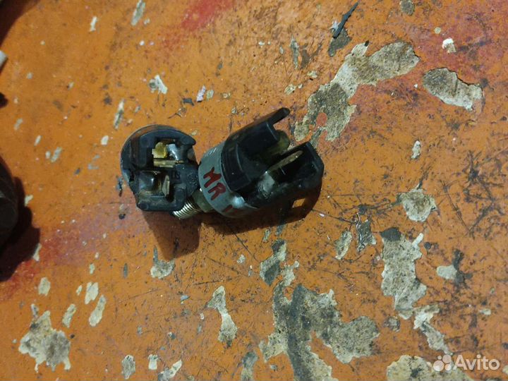 Датчик включения стоп сигналов mitsubishi