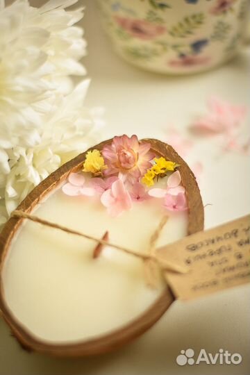 Соевая свеча в кокосе