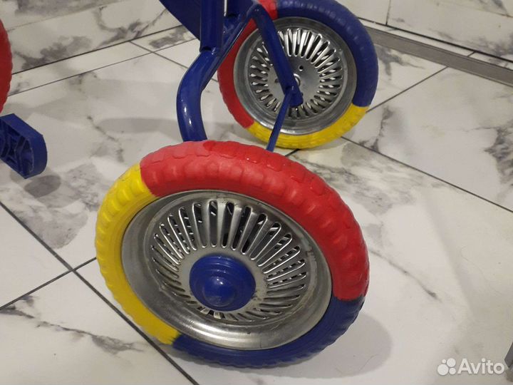 Детский трехколесный велосипед