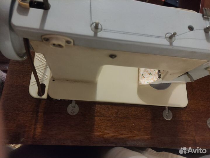Швейная машина чайка 143
