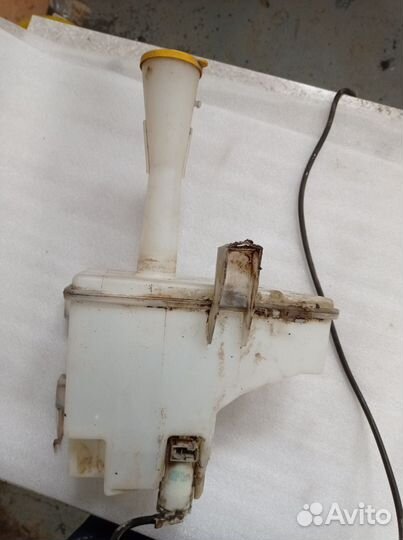 Бочек стеклоомывателя Nissan Sunny FB15