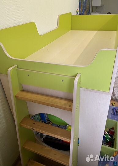 Кровать чердак со столом
