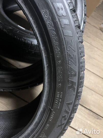 Bridgestone Blizzak VRX 225/45 R19