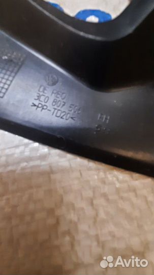 Кронштейн бампера передний Volkswagen Passat B6