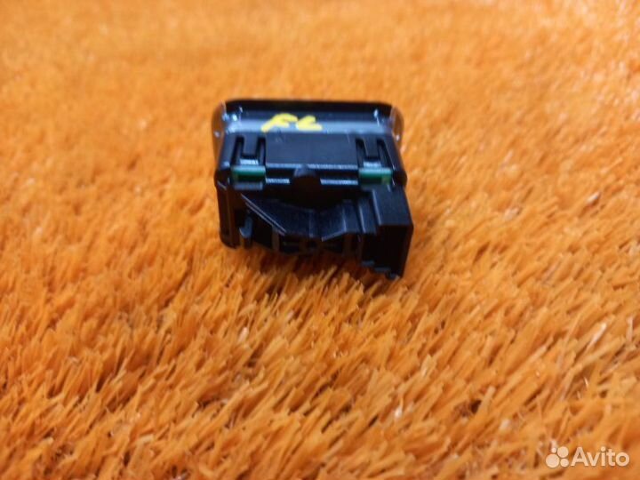 Кнопка стеклоподъемника передняя левая