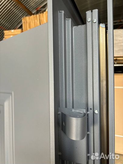 Дверь входная, коттеджная, с терморазрывом