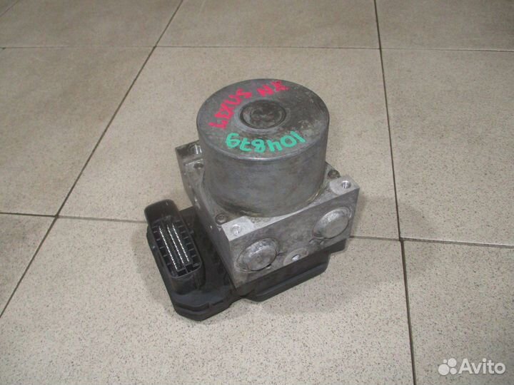 Блок ABS (насос) Lexus NX 200t (AZ10)