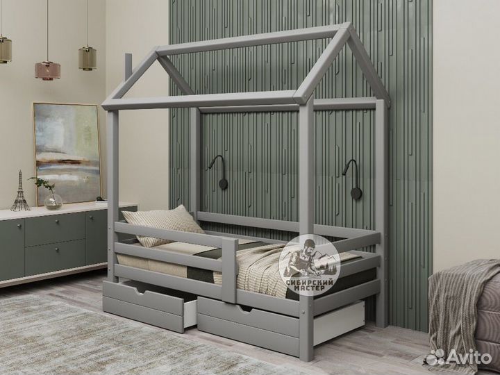 Детская кровать домик из массива