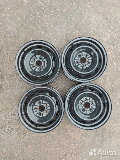 Штампованные диски R15 Toyota с колпаками