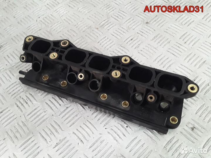 Коллектор впускной VW Passat B5 2,3 AGZ 071133204A