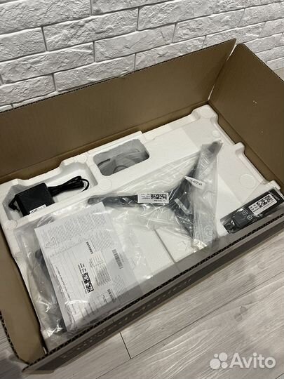 Изогнутый моритор Samsung 24