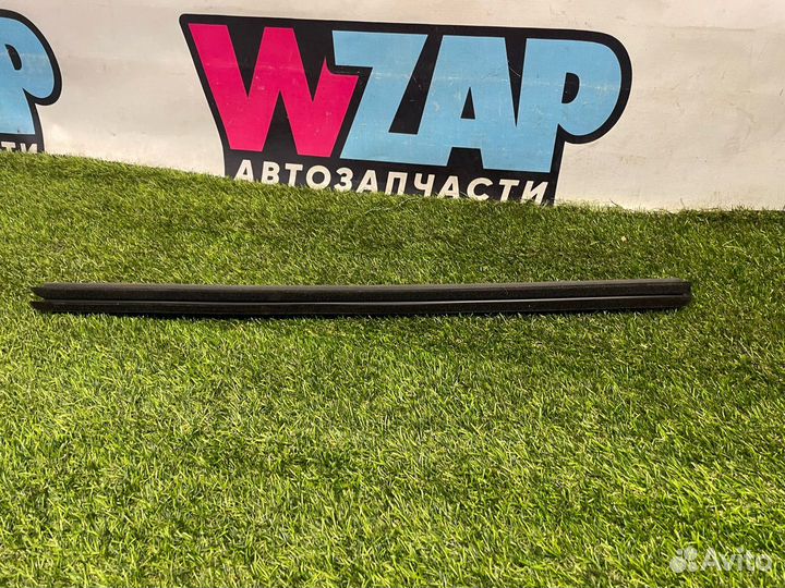 Уплотнитель стекла двери задний левый Honda HR-V