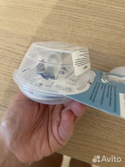 Соска - пустышка и силиконовый контейнер