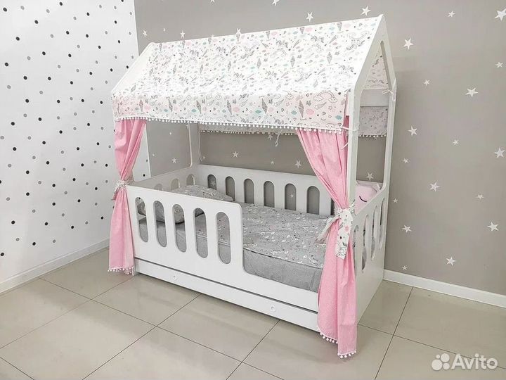 Детская кровать Домик с крышей лдсп