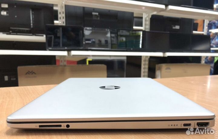 HP/Ryzen 7 4700/8GB/AMD HD/248 GB SSD/15.6 IPS FHD