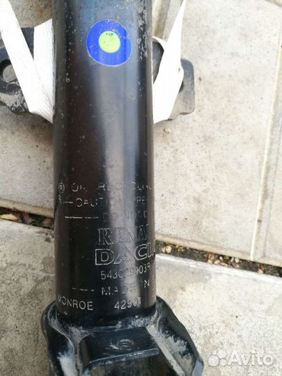 Стойка передняя Renault Duster