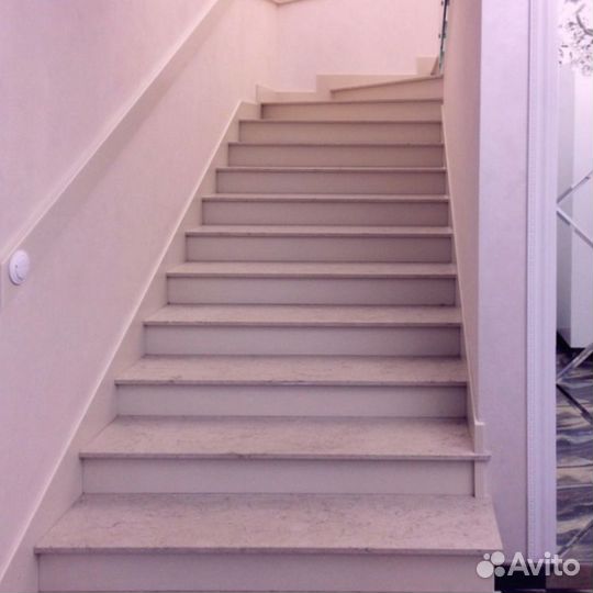Лестница из акрилового камня