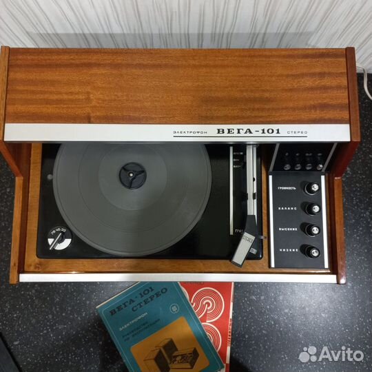 Проигрыватель винила элекрофон вега 101