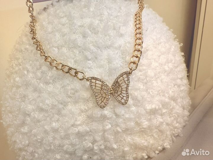 Ожерелье бабочка золотого цвета