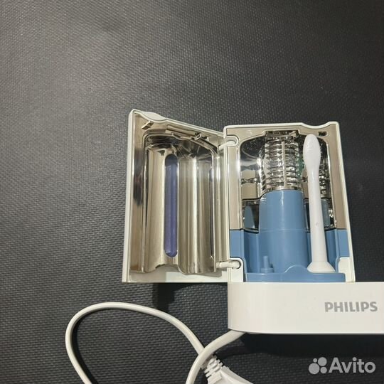 Электронная зубная щетка Philips